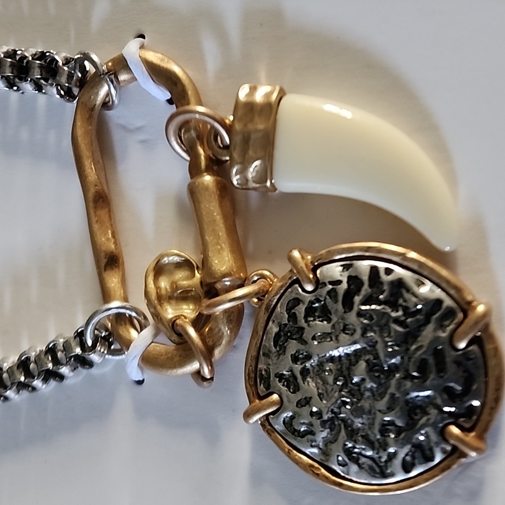 ZARA Pack of 3 Medallion Horn Neckaces - Picture 5 of 13